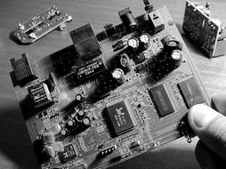 推動自主創(chuàng)新 國內(nèi)重點整機應(yīng)用自主開發(fā)集成電路產(chǎn)品比例提升至30%以上的戰(zhàn)略意義與路徑探索